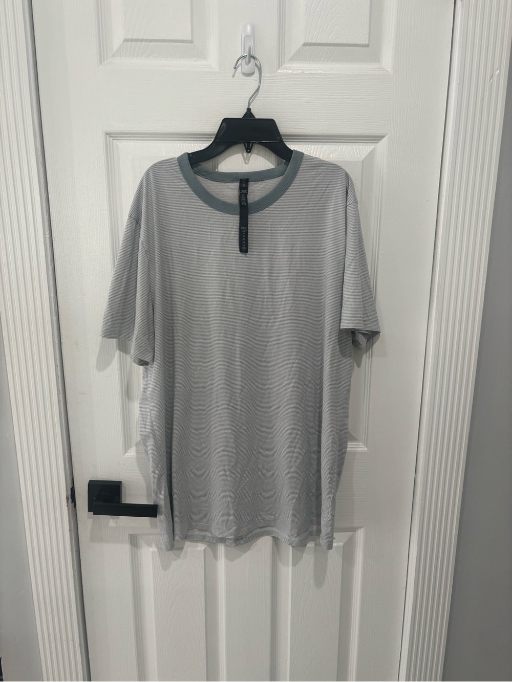 Lululemon T-Shirt men's XL
Fundamental Crew Neck Striped
Short Sleeve Comfort